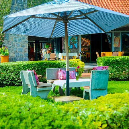 Karisimbi Cave Resort Рухенгери Екстериор снимка