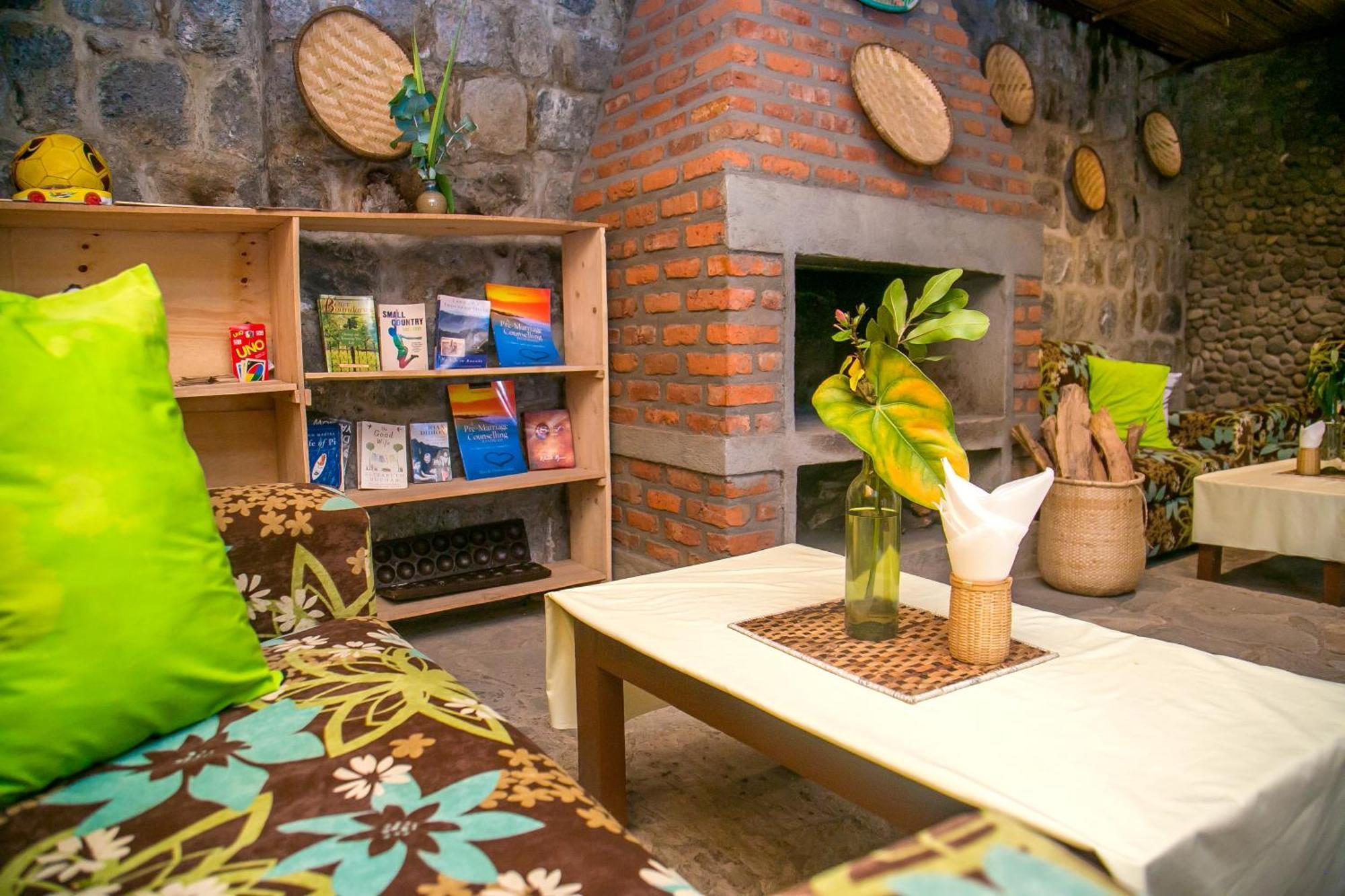 Karisimbi Cave Resort Рухенгери Екстериор снимка