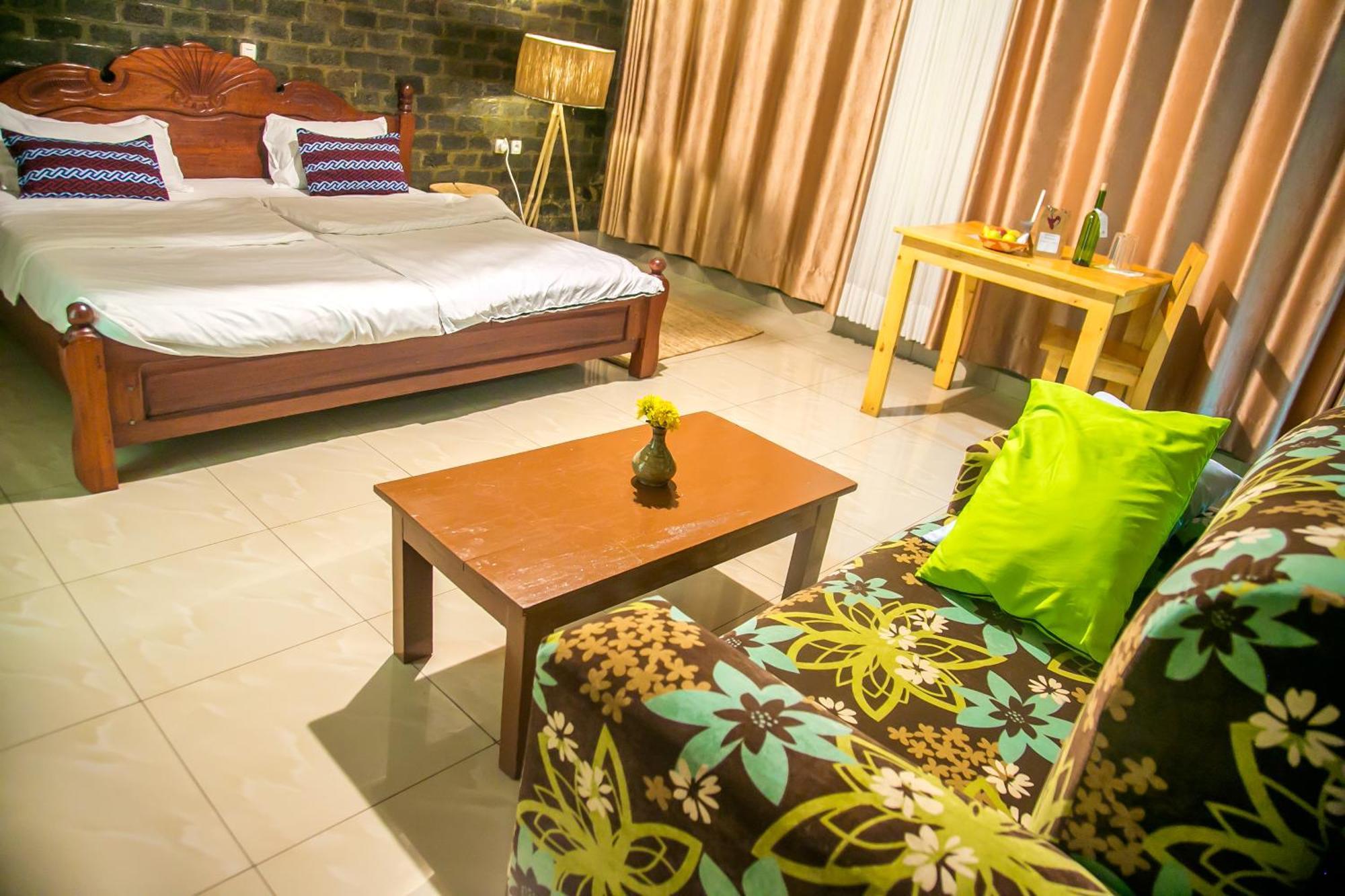 Karisimbi Cave Resort Рухенгери Екстериор снимка