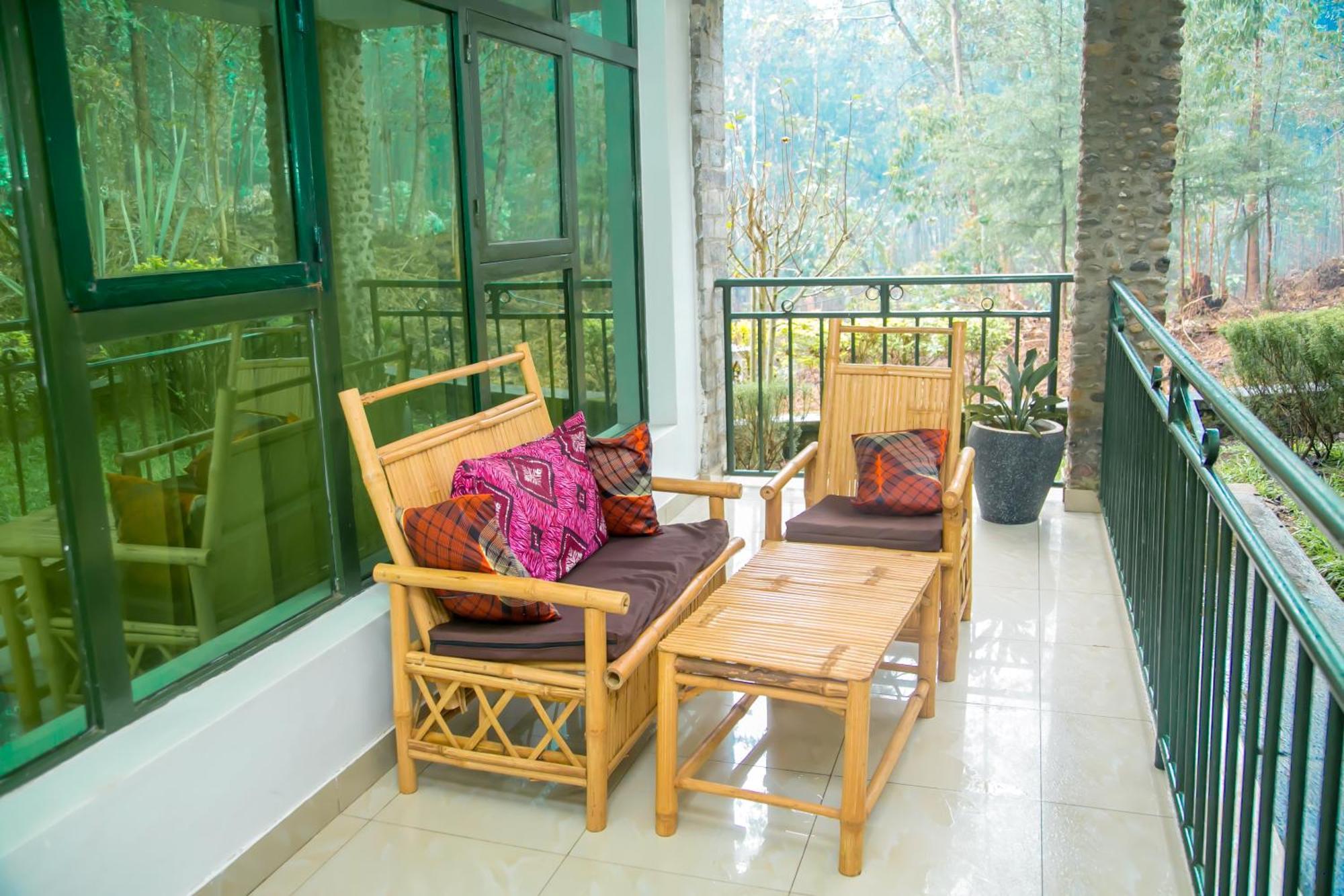 Karisimbi Cave Resort Рухенгери Екстериор снимка