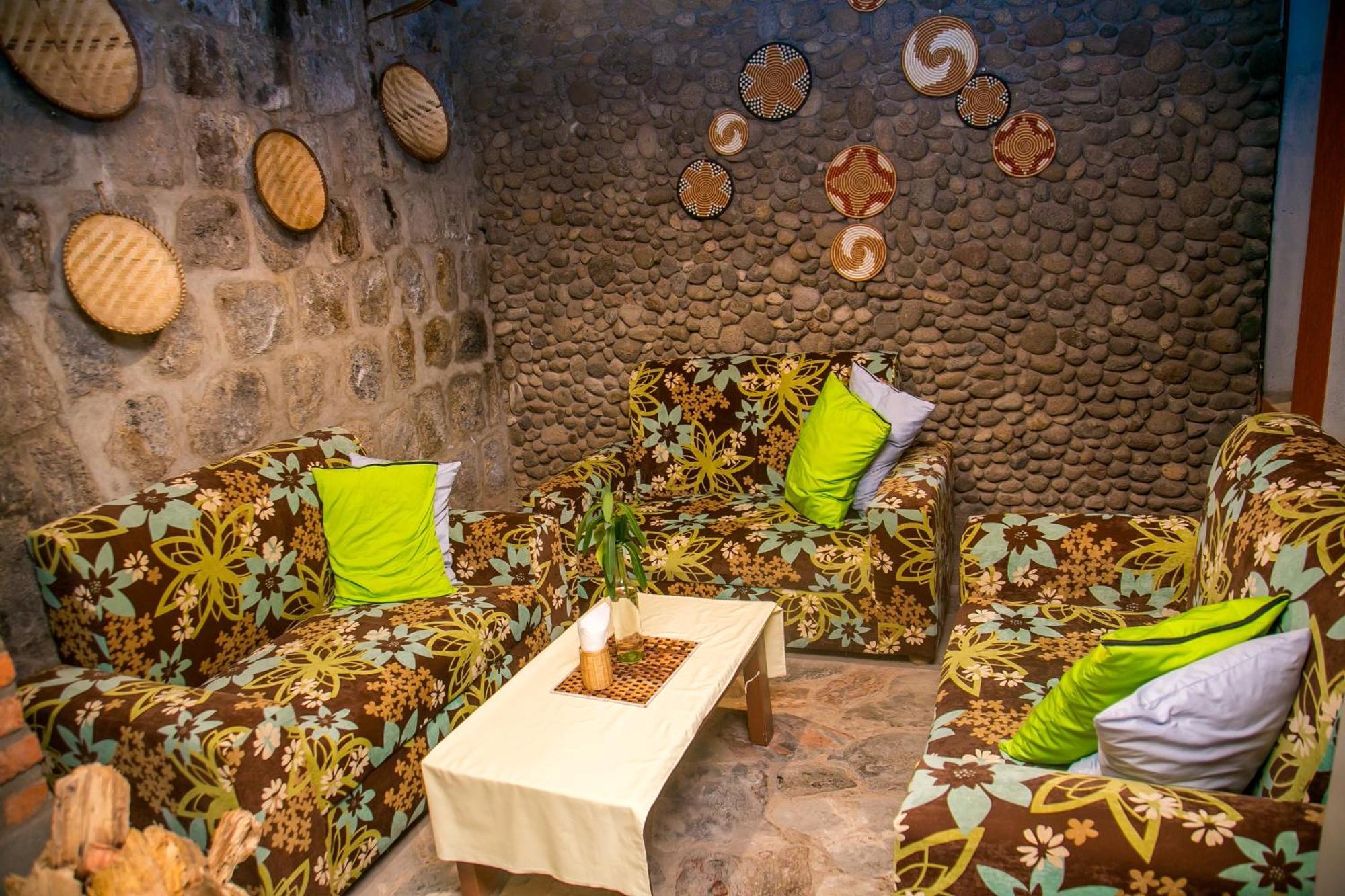 Karisimbi Cave Resort Рухенгери Екстериор снимка