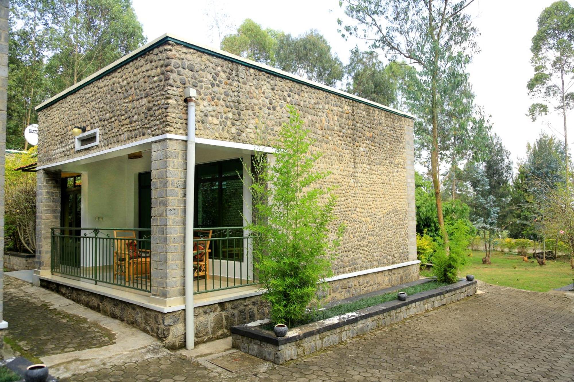 Karisimbi Cave Resort Рухенгери Екстериор снимка