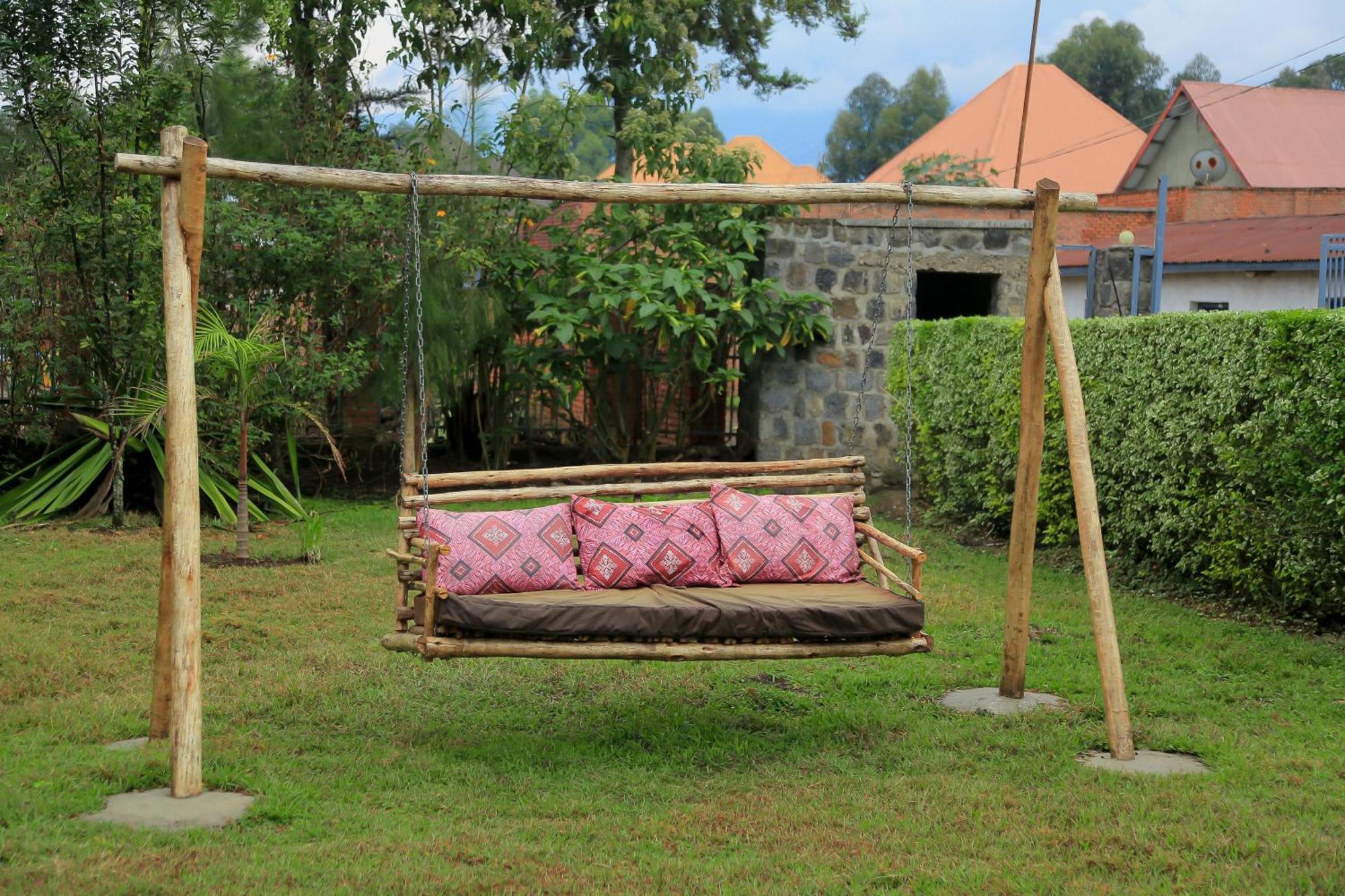 Karisimbi Cave Resort Рухенгери Екстериор снимка